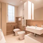 Amazhome - New Modern Seaside House Near The Sea