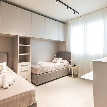 Amazhome - New Modern Seaside House Near The Sea Apartman